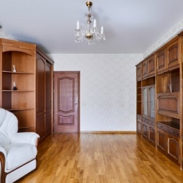 Продажа 3-комн квартиры на вторичном рынке улица Ленсовета,  д. 88