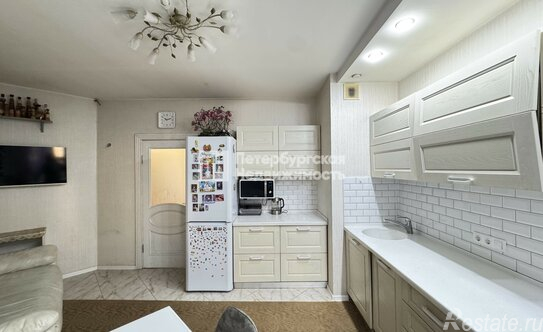 Продажа 2-комн квартиры на вторичном рынке Русановская ул,  д. 19 к2
