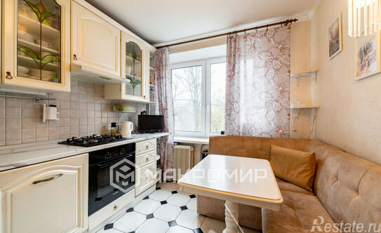 Продажа 4-комн квартиры на вторичном рынке Тореза пр-кт,  д. 9