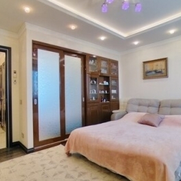 Продажа 4-комн квартиры на вторичном рынке Кронштадтский б-р,  д. 49 к1