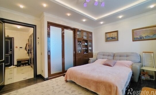 Продажа 4-комн квартиры на вторичном рынке Кронштадтский б-р,  д. 49 к1