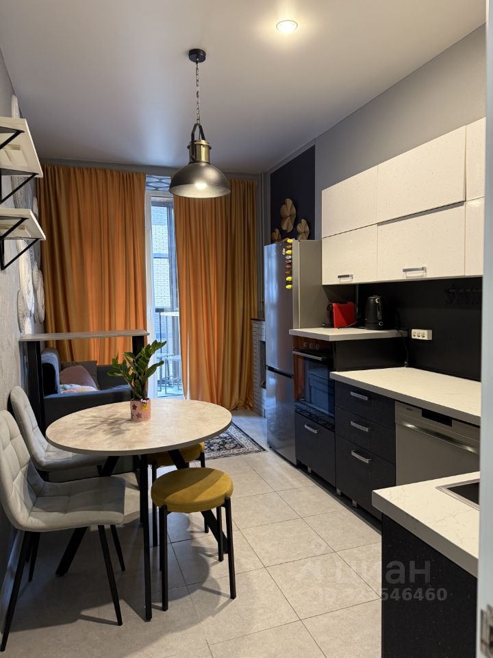 Аренда 2-комн квартиры на вторичном рынке Апрелевка, улица Жасминовая, 3