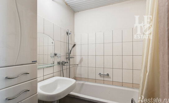 Продажа 3-комн квартиры на вторичном рынке ул Дыбенко,  д. 36,  к. 1