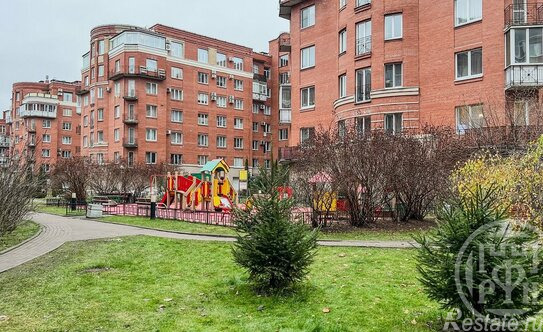 Продажа 4-комн квартиры на вторичном рынке Композиторов ул,  д. 4