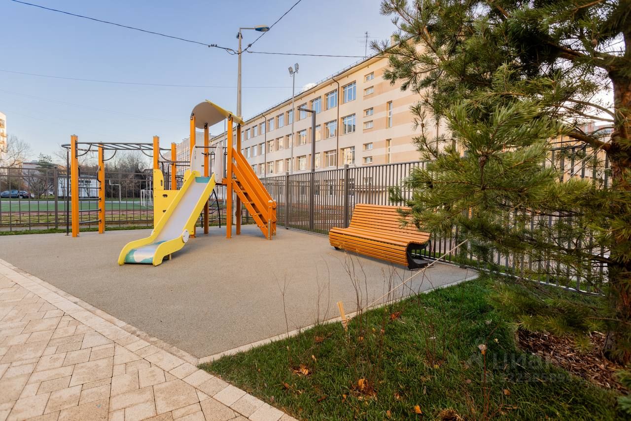 Продажа 3-комн квартиры на вторичном рынке Светлановский проспект, 45