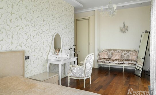 Продажа 3-комн квартиры на вторичном рынке ул Нежинская,  д. 1,  к. 2