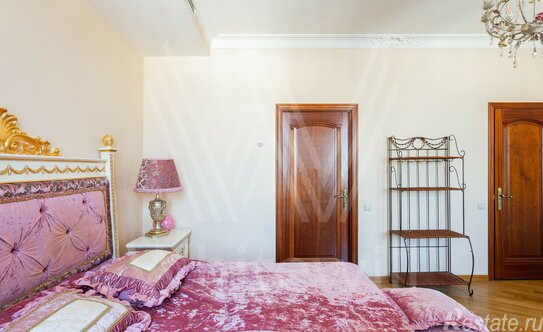 Продажа 4-комн квартиры на вторичном рынке ул Тверская,  д. 19