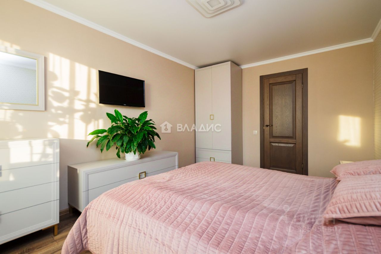 Продажа 2-комн квартиры на вторичном рынке Комендантский проспект, 9