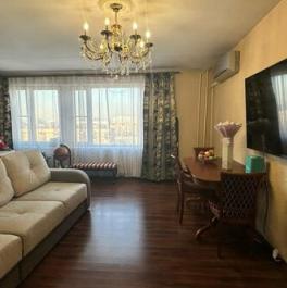 Продажа 3-комн квартиры на вторичном рынке улица Сталеваров,  д. 24