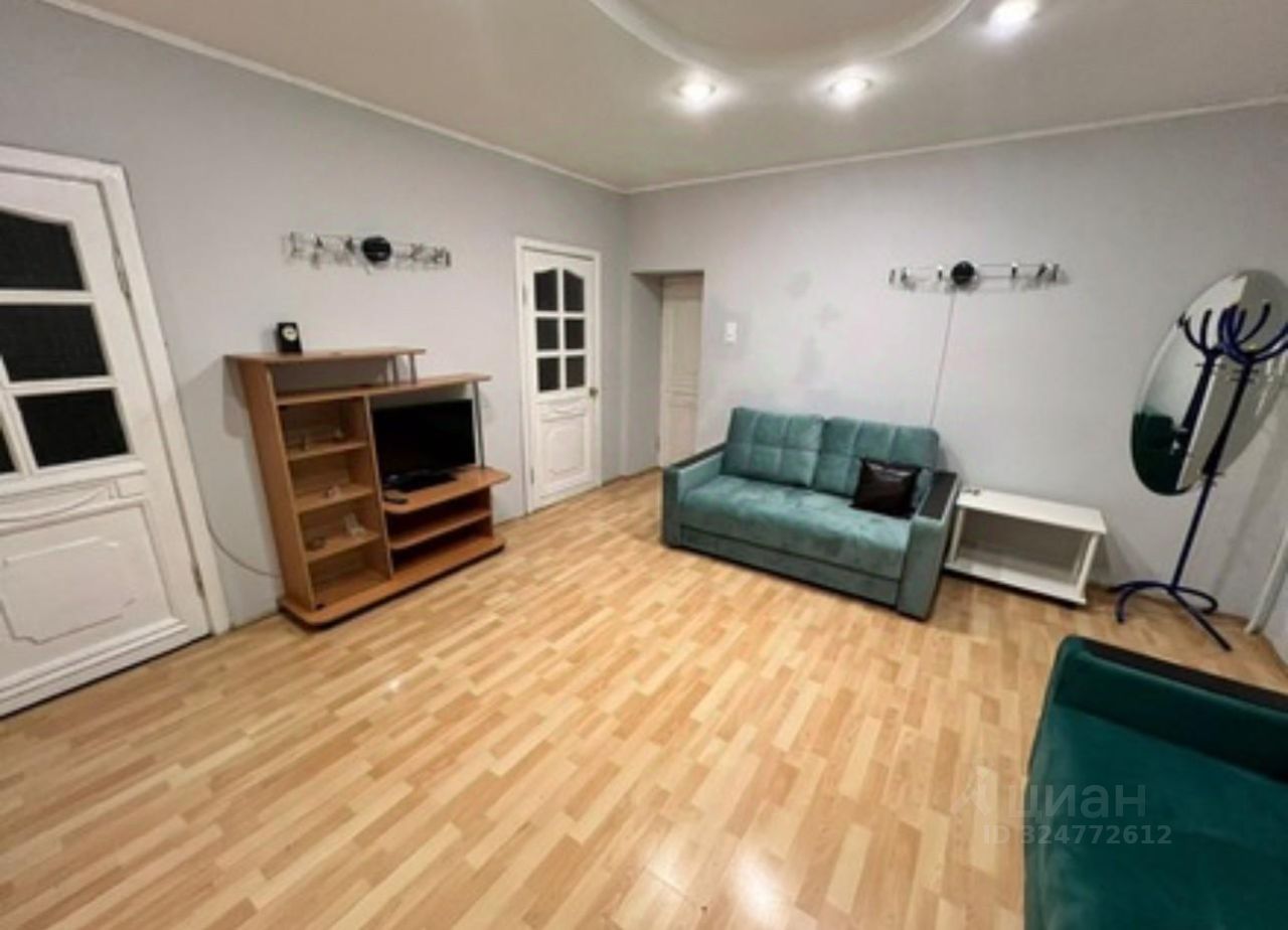 Аренда 3-комн квартиры на вторичном рынке набережная Канала Грибоедова, 91