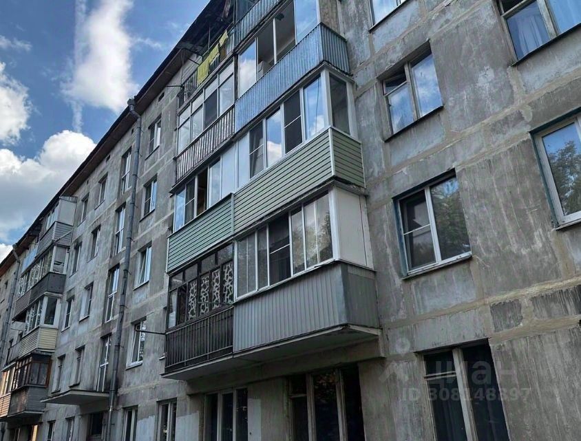 Продажа 2-комн квартиры на вторичном рынке пос. Любучаны, улица Спортивная, 1