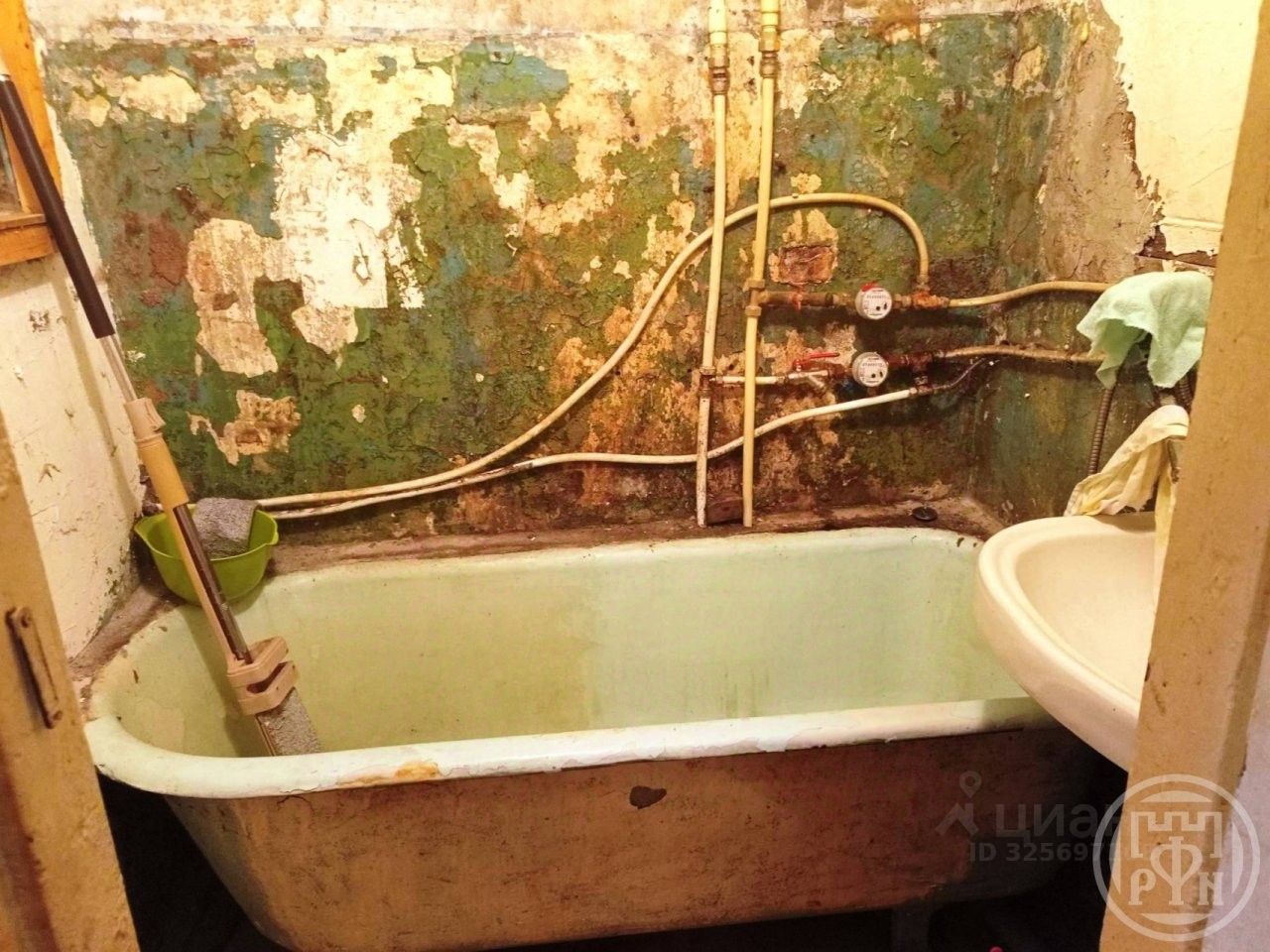 Продажа 3-комн квартиры на вторичном рынке Кировск, улица Кирова, 4