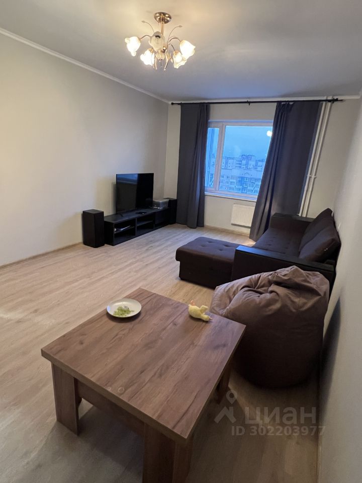 Аренда 1-комн квартиры на вторичном рынке Комендантский проспект, 13к1