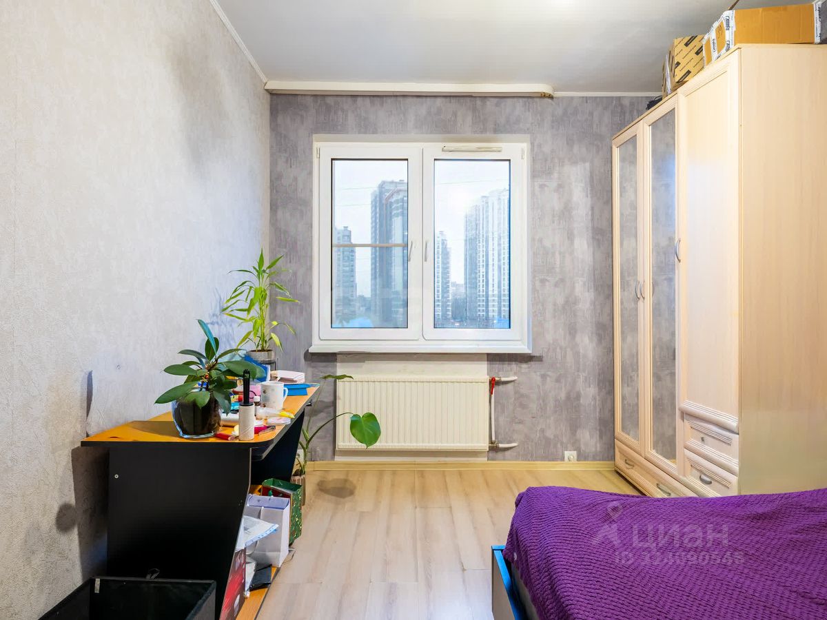 Продажа 3-комн квартиры на вторичном рынке Дунайский проспект, 7