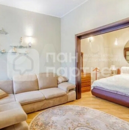 Продажа 2-комн квартиры на вторичном рынке Каменноостровский пр-кт,  д. 34