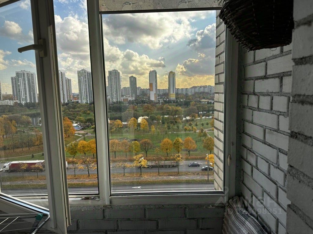 Продажа 1-комн квартиры на вторичном рынке проспект Славы, 40К1