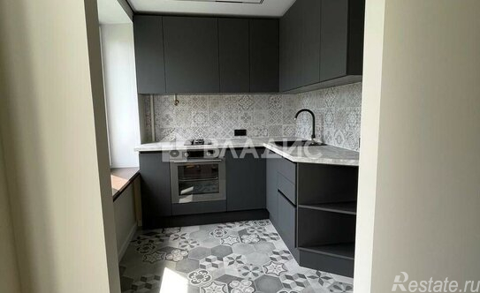 Продажа 2-комн квартиры на вторичном рынке улица Барклая,  д. 16 к3