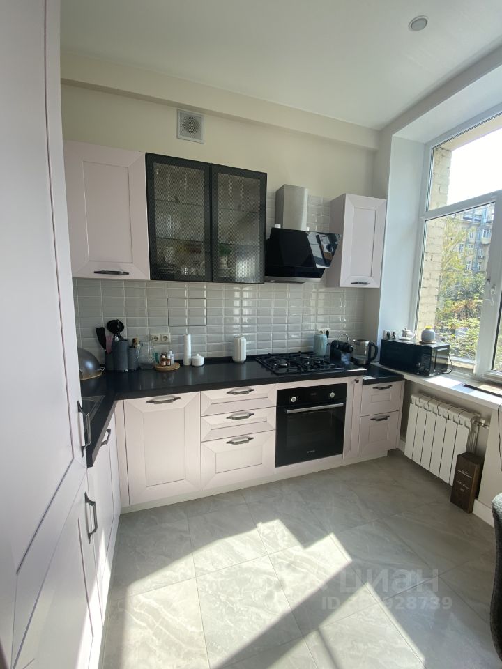 Аренда 2-комн квартиры на вторичном рынке Кутузовский проспект, 24