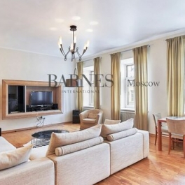 Продажа 3-комн квартиры на вторичном рынке улица Петровка,  д. 28