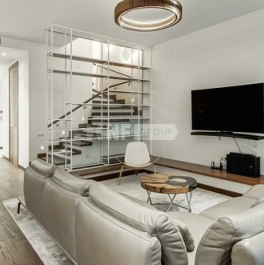 Продажа 4-комн квартиры на вторичном рынке улица Льва Толстого,  д. 23 к1