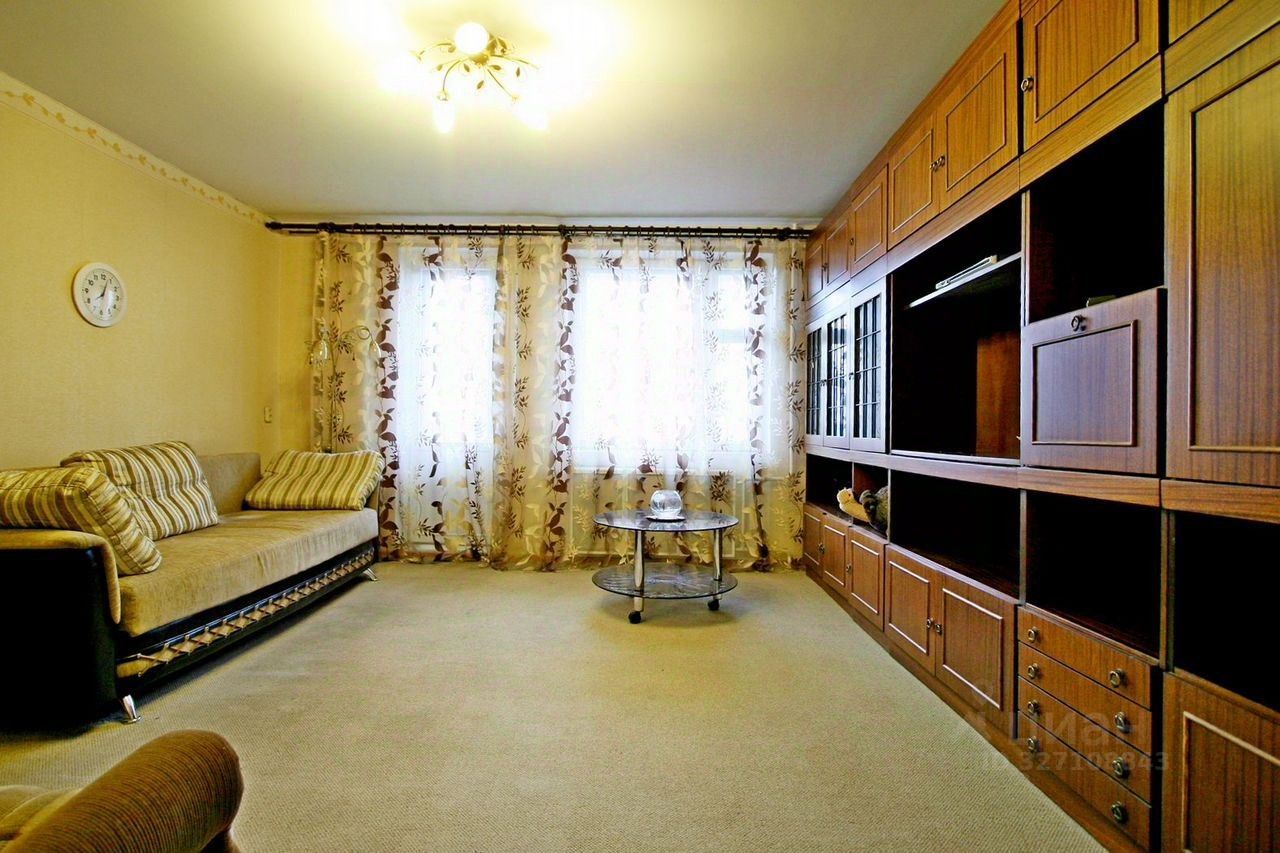 Продажа 2-комн квартиры на вторичном рынке Камышовая улица,  д. 20