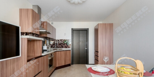 3-комн квартира ул Фёдора Абрамова,  д. 4