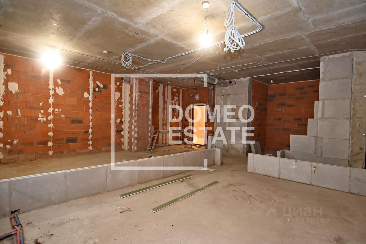 Продажа 2-комн квартиры на вторичном рынке Большая Никитская улица, 17С1