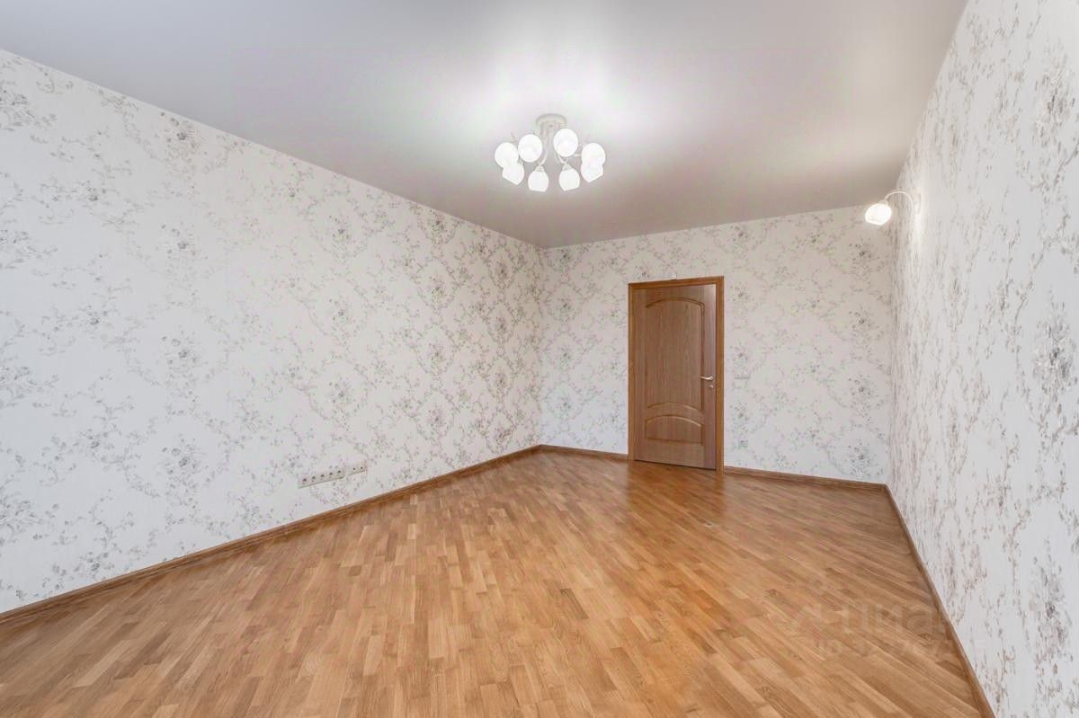 Продажа 4-комн квартиры на вторичном рынке улица Гастелло, 39