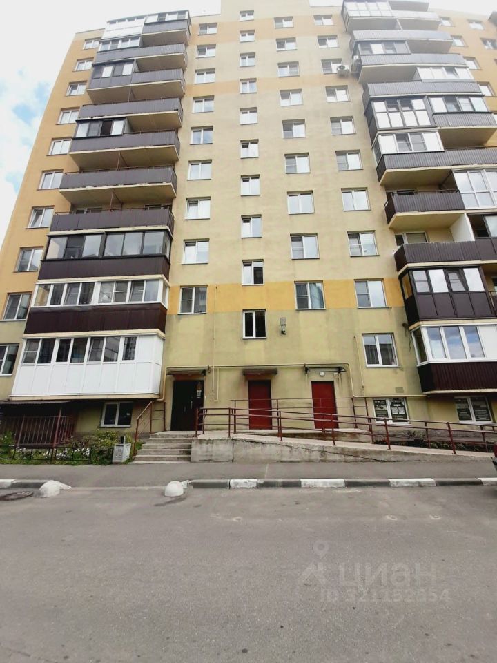 Продажа 2-комн квартиры на вторичном рынке Имени Свердлова пгт, проезд Западный, 11Ак2