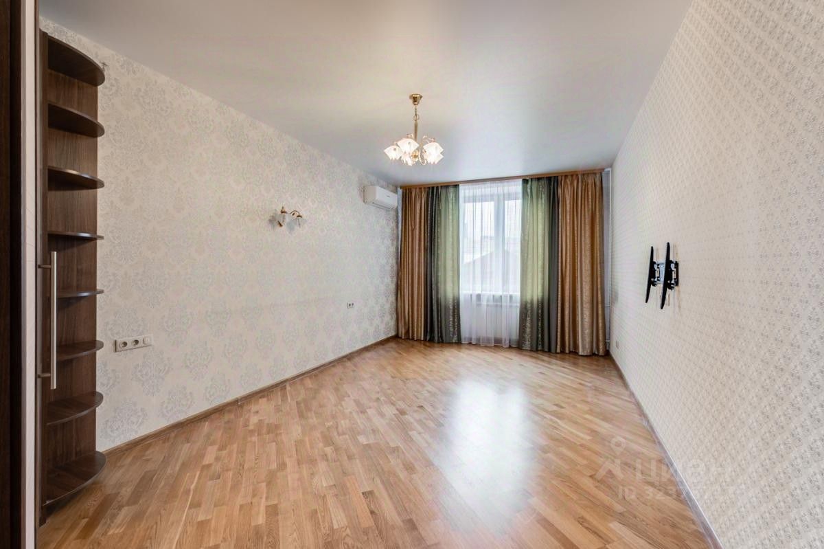 Продажа 4-комн квартиры на вторичном рынке улица Гастелло, 39