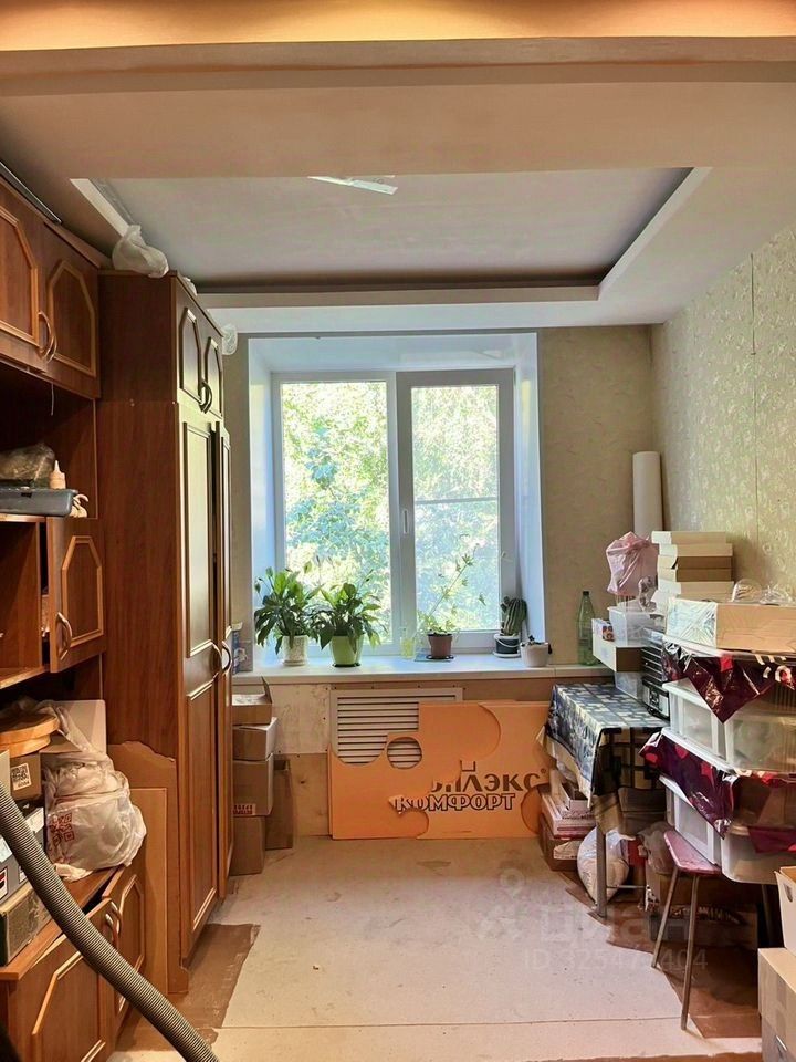 Продажа 3-комн квартиры на вторичном рынке Волхов, Новгородская улица, 10