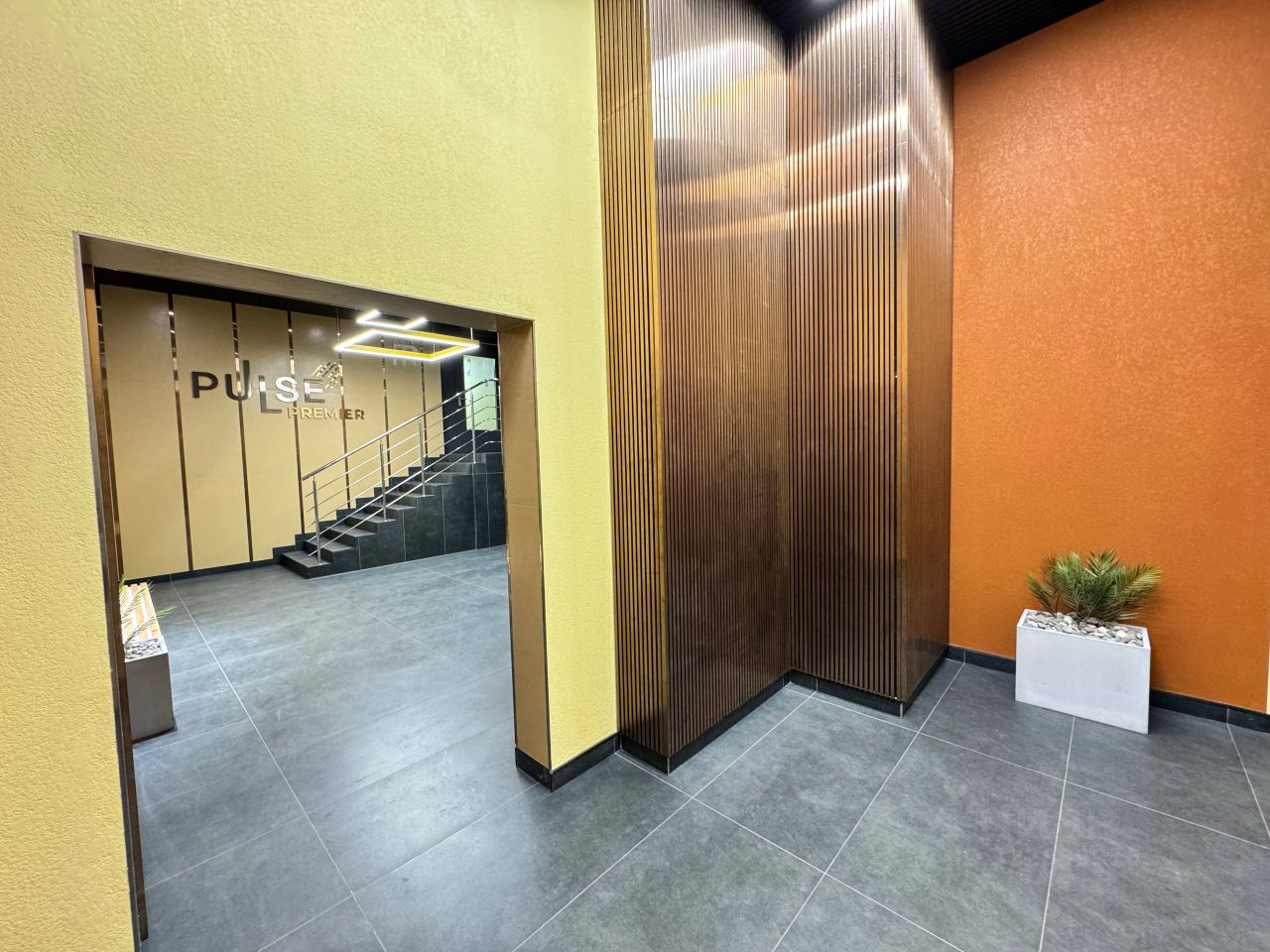 Продажа 2-комн квартиры на вторичном рынке Дальневосточный проспект, 23