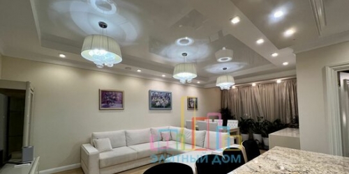 4-комн квартира улица Мастеркова,  д. 1