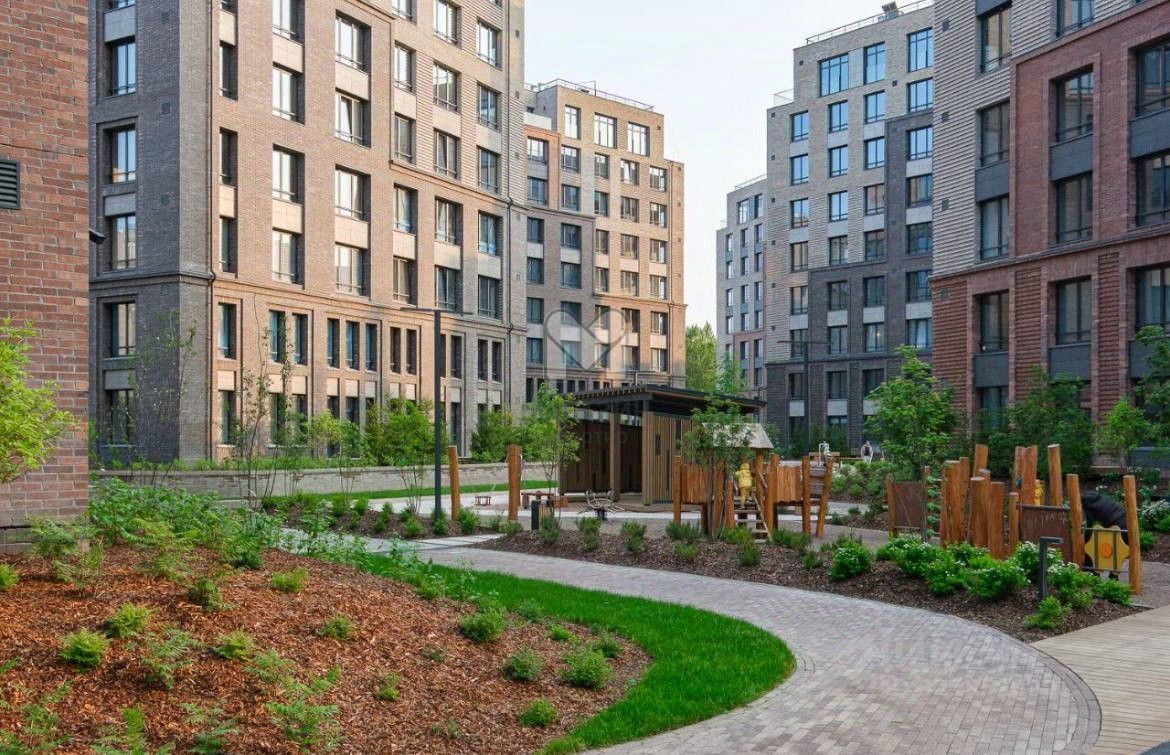 Продажа 1-комн квартиры на вторичном рынке Малоохтинский проспект, 68