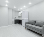 Продать Квартиры вторичка Мурино г, Петровский б-р   