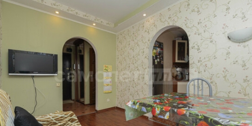 3-комн квартира ул Молостовых,  д. 8,  к. 4