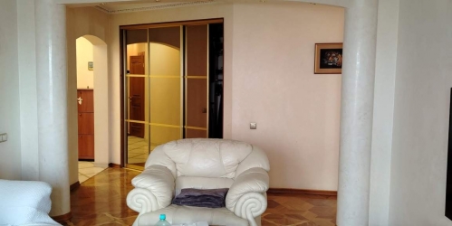 3-комн квартира Новгородская улица,  д. 38