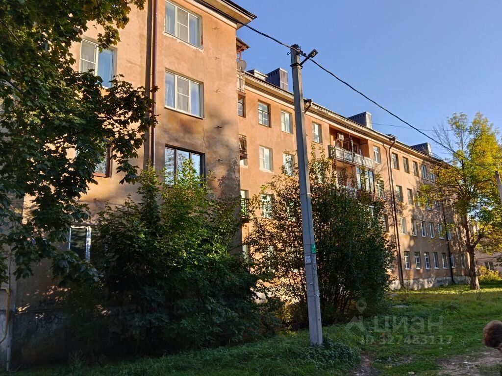 Продажа 2-комн квартиры на вторичном рынке Луга, Киевская улица, 74