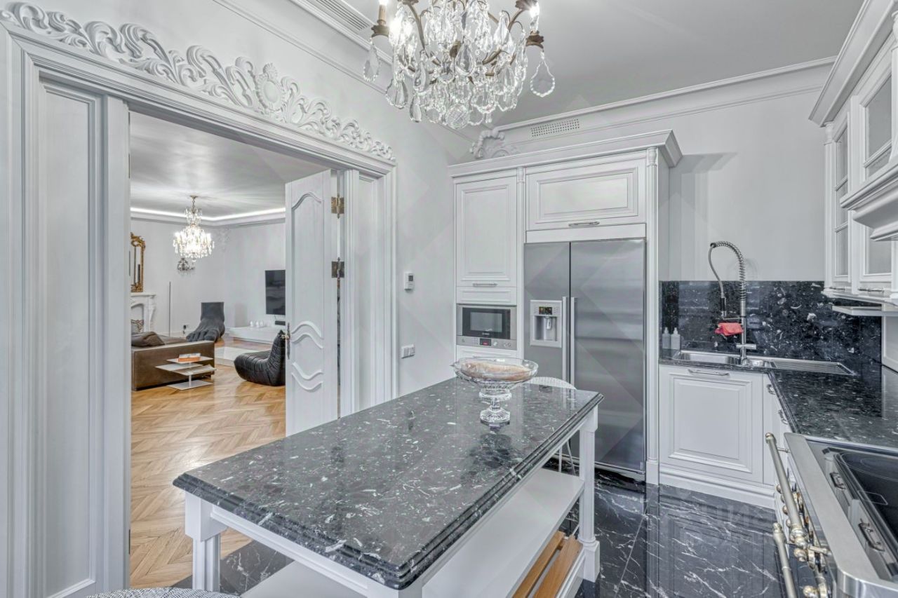 Аренда 4-комн квартиры на вторичном рынке переулок Хилков, 1