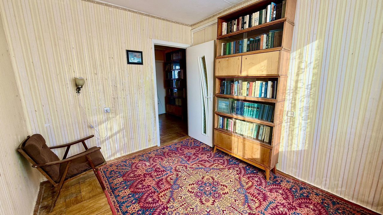 Продажа 3-комн квартиры на вторичном рынке Кингисепп, Большая Советская улица, 9