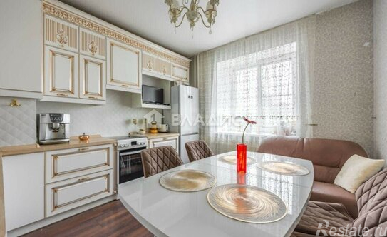 Продажа 3-комн квартиры на вторичном рынке Учительская улица