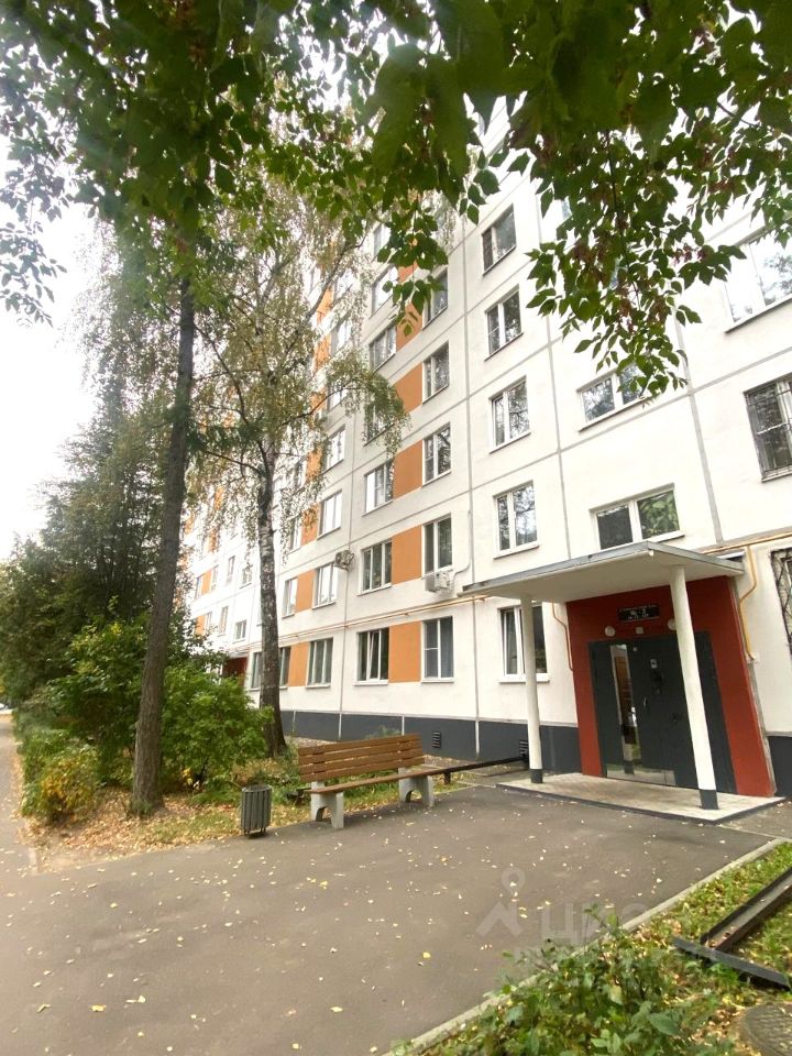 Продажа 3-комн квартиры на вторичном рынке улица Бажова, 15К2