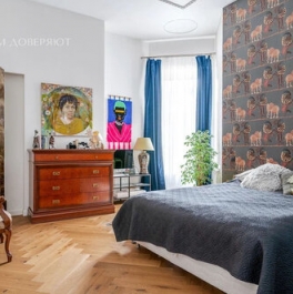 Продажа 2-комн квартиры на вторичном рынке Каменноостровский пр-кт,  д. 19/13