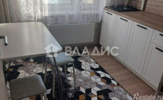 Продажа 3-комн квартиры на вторичном рынке Кленовый б-р,  д. 8