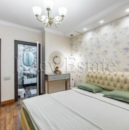Продажа 4-комн квартиры на вторичном рынке Луков пер,  д. 8