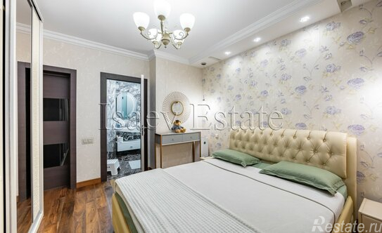 Продажа 4-комн квартиры на вторичном рынке Луков пер,  д. 8