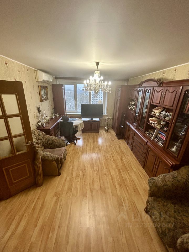 Продажа 3-комн квартиры на вторичном рынке улица Фабрициуса, 42