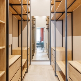 Продажа 5-комн квартиры на вторичном рынке Смольный пр-кт,  д. 17 с1