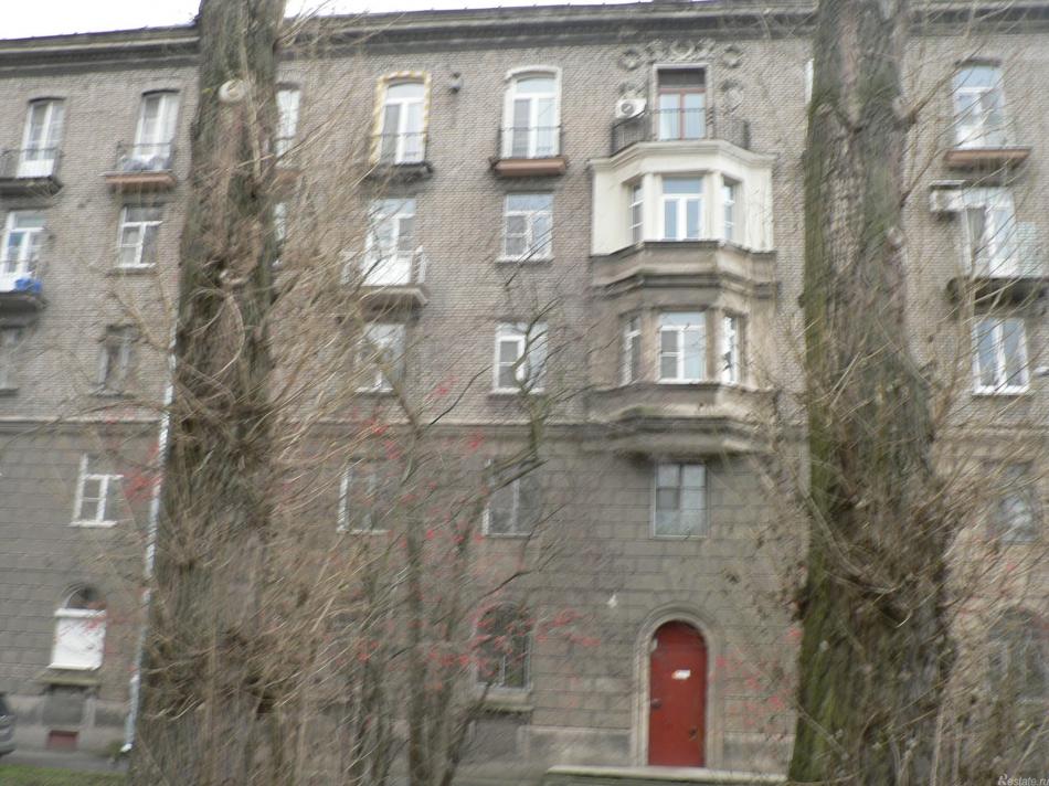 Продажа 3-комн квартиры на вторичном рынке Васи Алексеева ул ,  д. 18