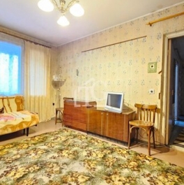Продажа 2-комн квартиры на вторичном рынке улица Маршала Захарова,  д. 15